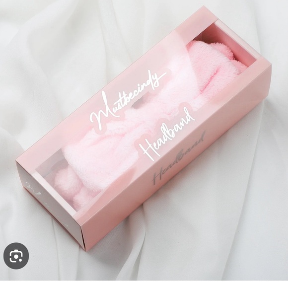 LURELLA MAKEUP Bundle - Brand New, Never opened. - Picture 7 of 7